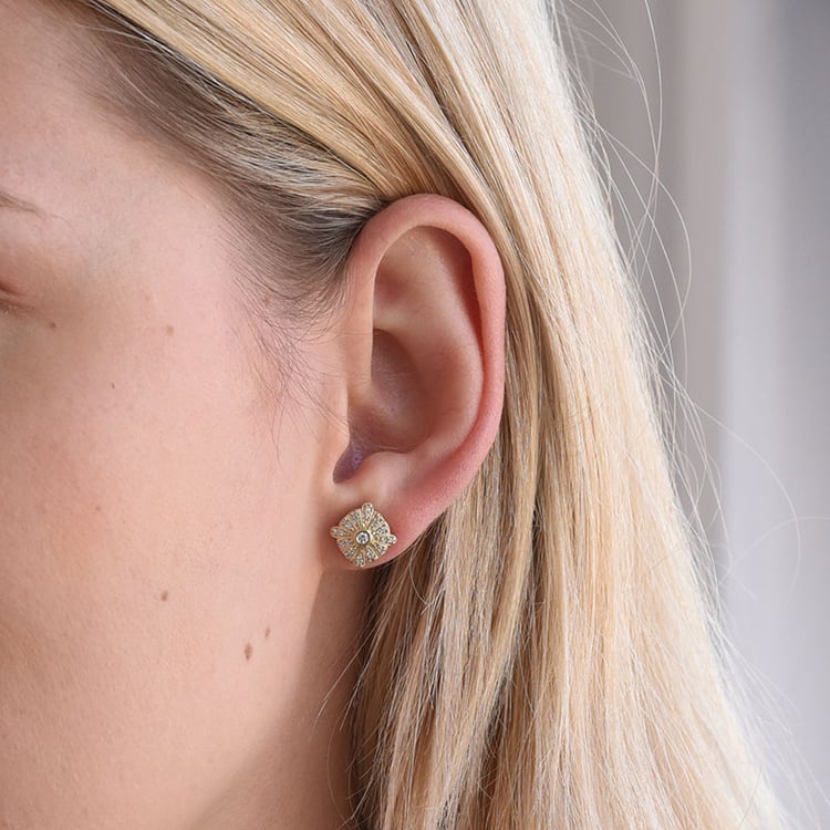 Diamanty v elegantných náušniciach 67989