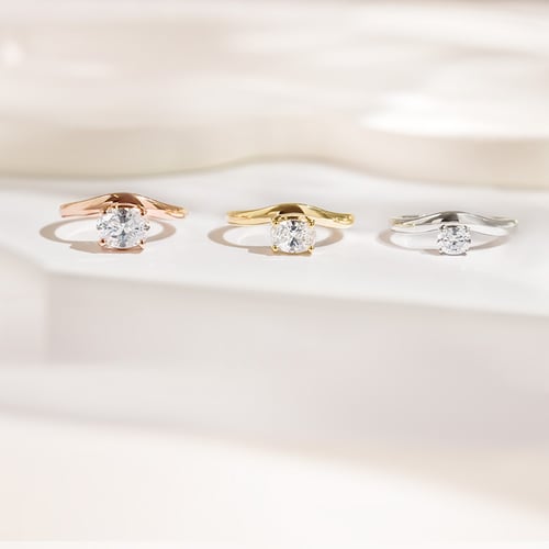 Atypický zásnubný prsteň s oval diamantom Adina