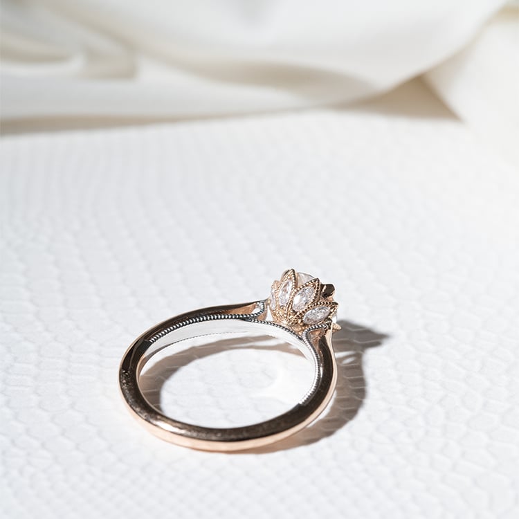 Zásnubný prsteň s moissanitom a lab-grown diamantmi Lisabet 130840