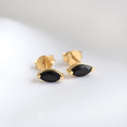 Minimalistické strieborné náušnice s čiernymi spinelmi Sistine