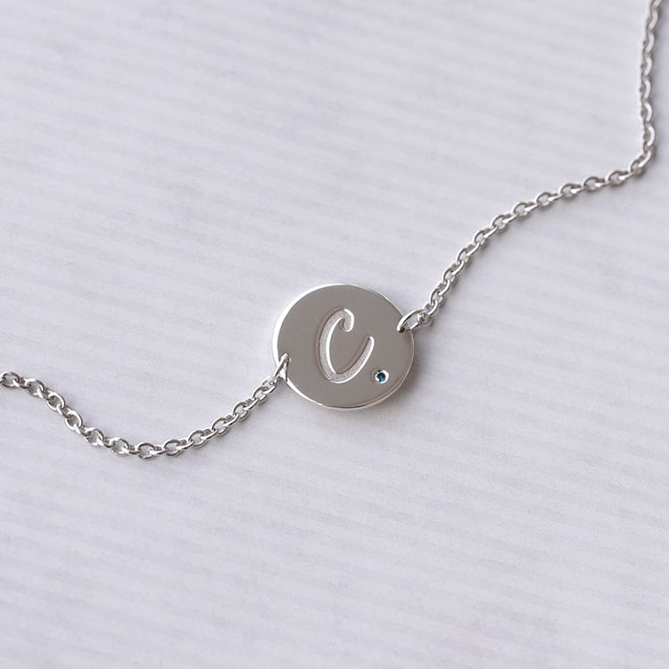 Náramok s modrým diamantom a gravírom písmena 72174