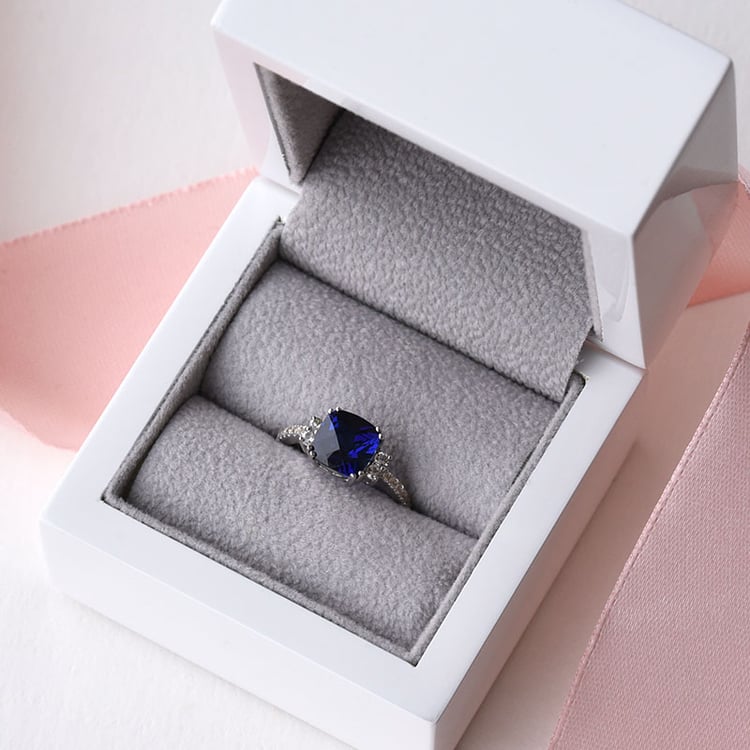 Zlatý prsteň so zafírom 78537