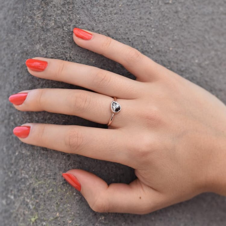 Zlatý prsteň so salt'n'pepper diamantom Lisa 44240