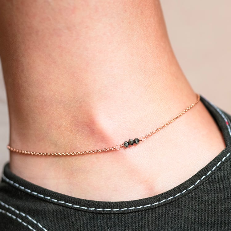 Zlatý náramok na nohu so salt and pepper diamantmi Iga 140793