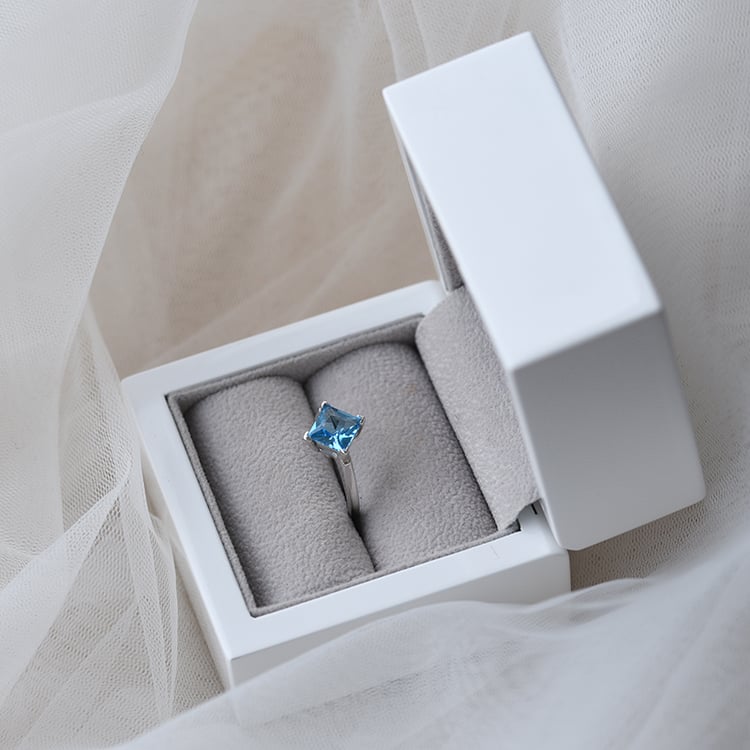 Prsteň s princess švajčiarskym topazom 63589