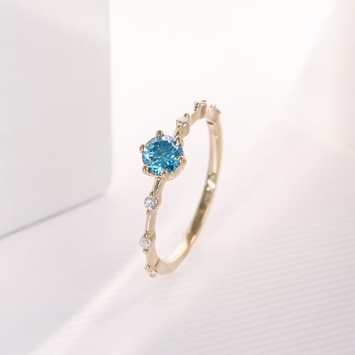 Prsteň s certifikovaným fancy blue lab-grown diamantom a lab-grown diamantmi Jelena