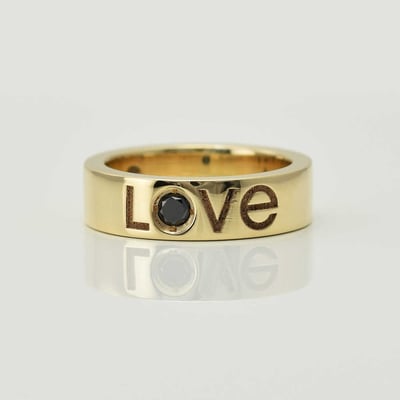 Prsteň s nápisom LOVE