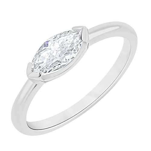 Zásnubný prsteň s half-bezel marquise lab-grown diamantom Berenike
