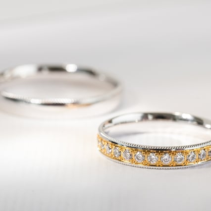 Zlaté obrúčky so zdobenými okrajmi a diamantmi Bryce