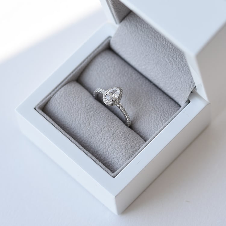 Prsteň plný diamantov 61240