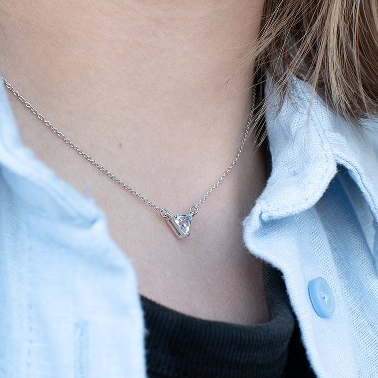 Minimalistický náhrdelník s akvamarínom Joella 134927