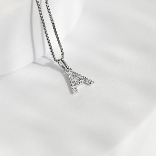 Strieborný prívesok v tvare písmena s lab-grown diamantmi Letra