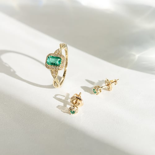 Elegantný smaragdový zlatý prsteň s diamantmi James