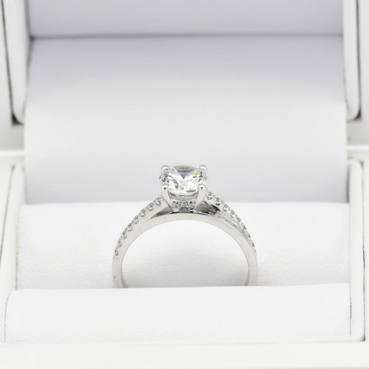 Prsteň s diamantmi 11087