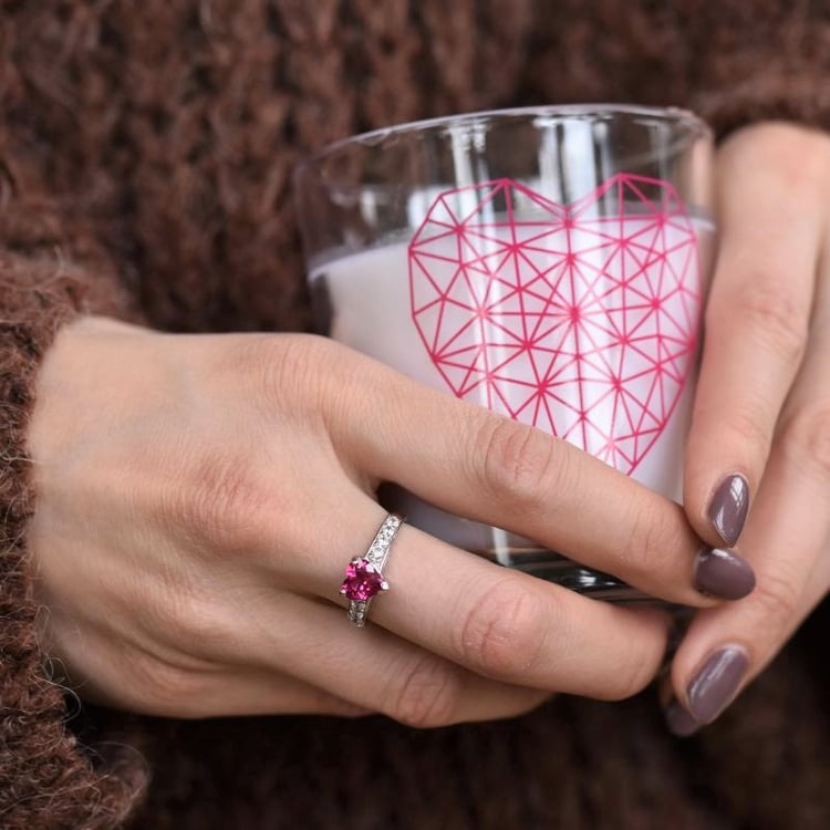 Prsteň s rubínom 106405