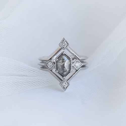 Prsteň s hexagon salt and pepper diamantom Slamet