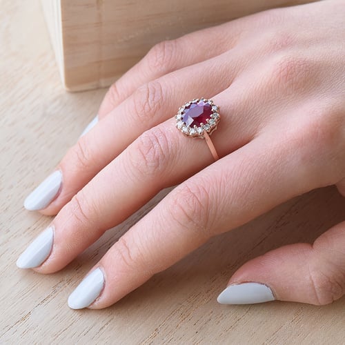 Halo prsteň s rubínom a diamantmi Zanite