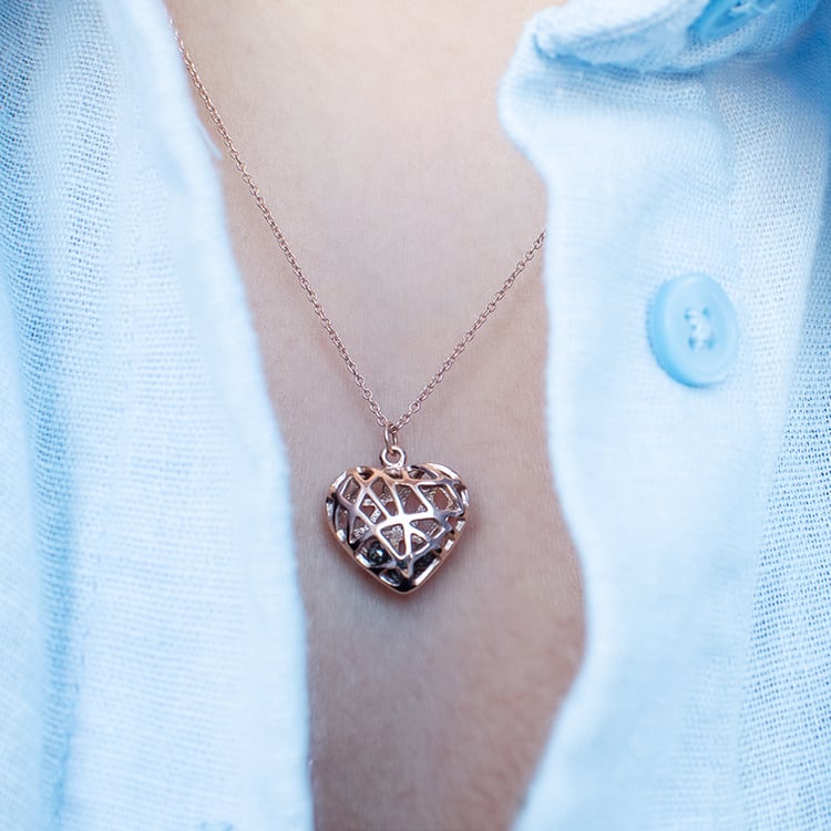 Prívesok v tvare srdca so salt and pepper korálkami Adeline 134934