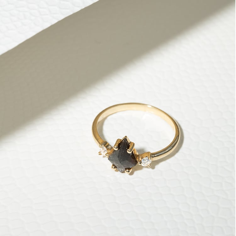 Prsteň s kite salt and pepper diamantom Inkeri 129571