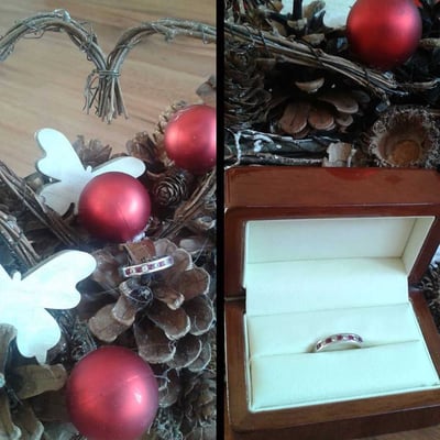 Zlatý eternity prsteň s rubínmi