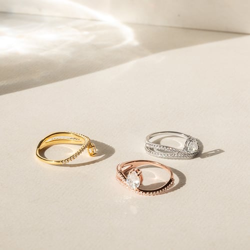 Atypický zásnubný prsteň s diamantmi Finie