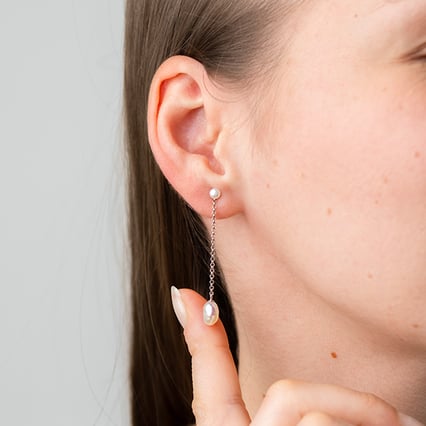 Visiace perlové náušnice 2v1 Demery