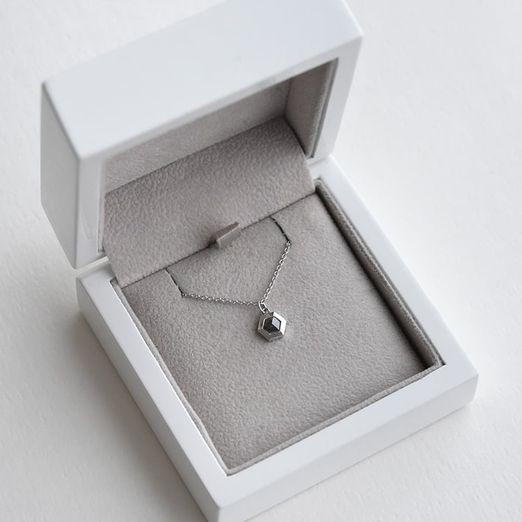 Zlatý náhrdelník s diamantom 74216