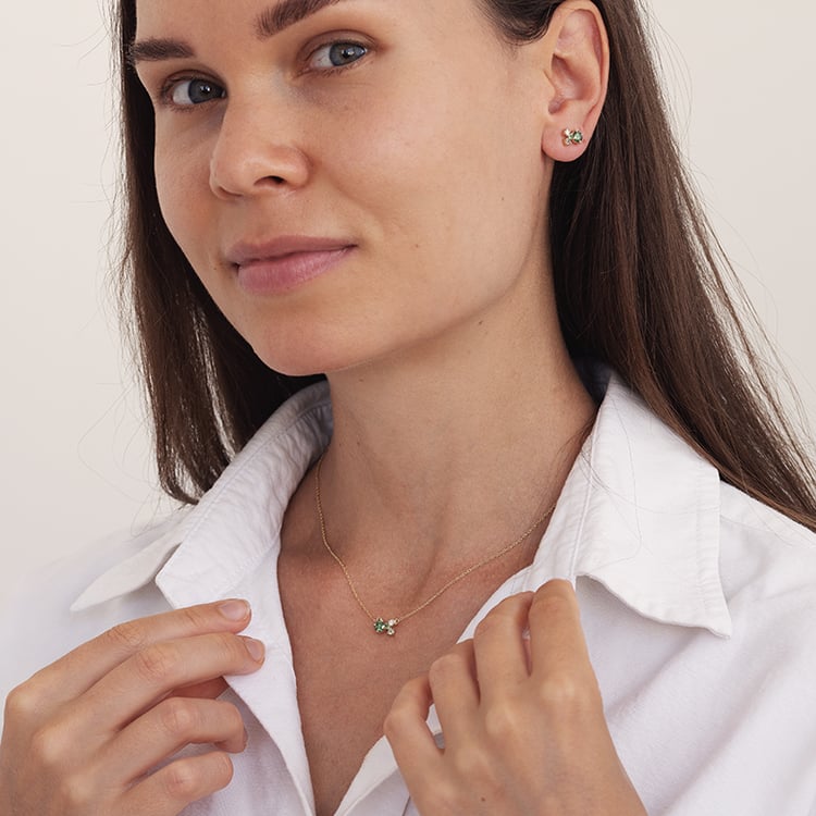 Cluster náušnice so zelenými diamantmi, zafírmi, tsavorit granátmi a moissanitmi Kerrie 129330