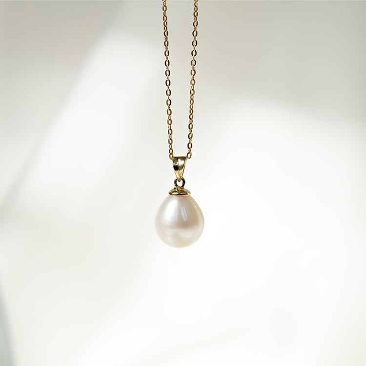 Prívesok s bielou perlou Lida 129760