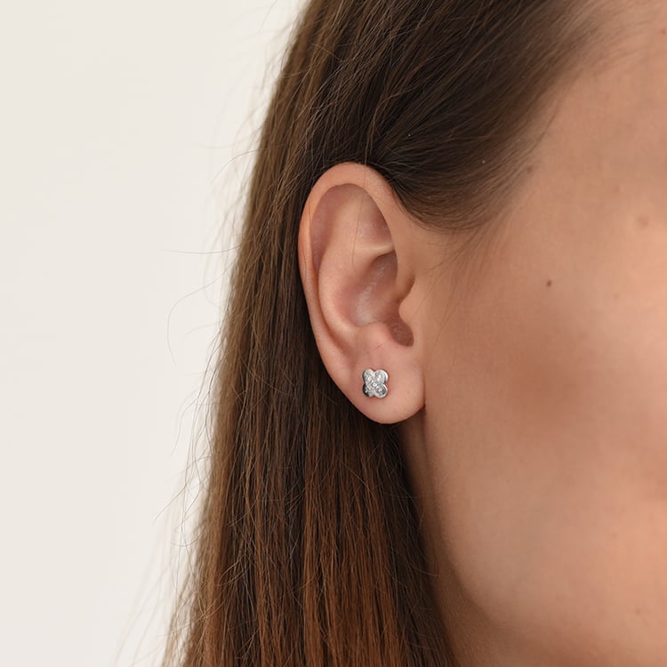 Diamantové štvorlístky v naušniciach 64172