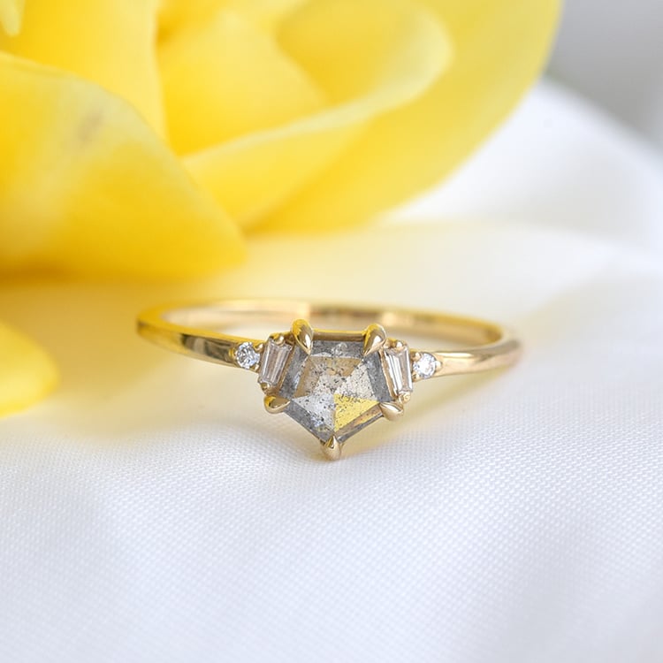 Salt and pepper diamant v dokonalom zlatom prsteni 82463