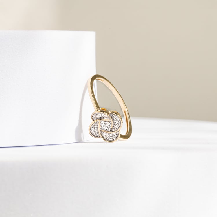 Diamantový prsteň v tvare kvetu Soshi 142360