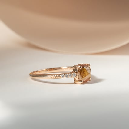 Prsteň so salt and pepper diamantom a lab-grown diamantmi Embla