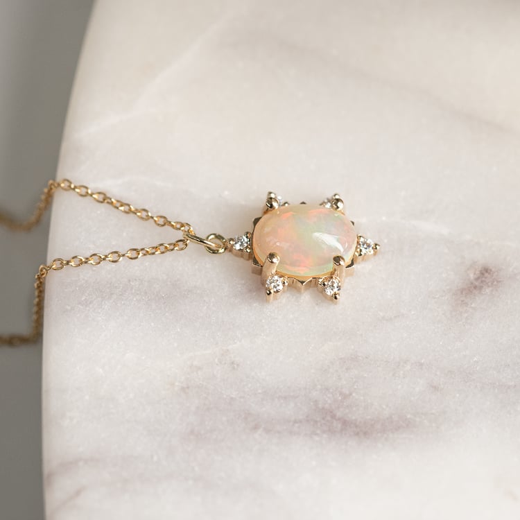 Prívesok s oválnym opálom a diamantmi Aura 135509