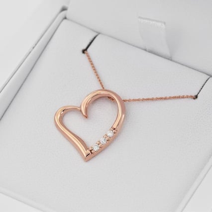 Zlaté srdiečko s moissanitmi Janey