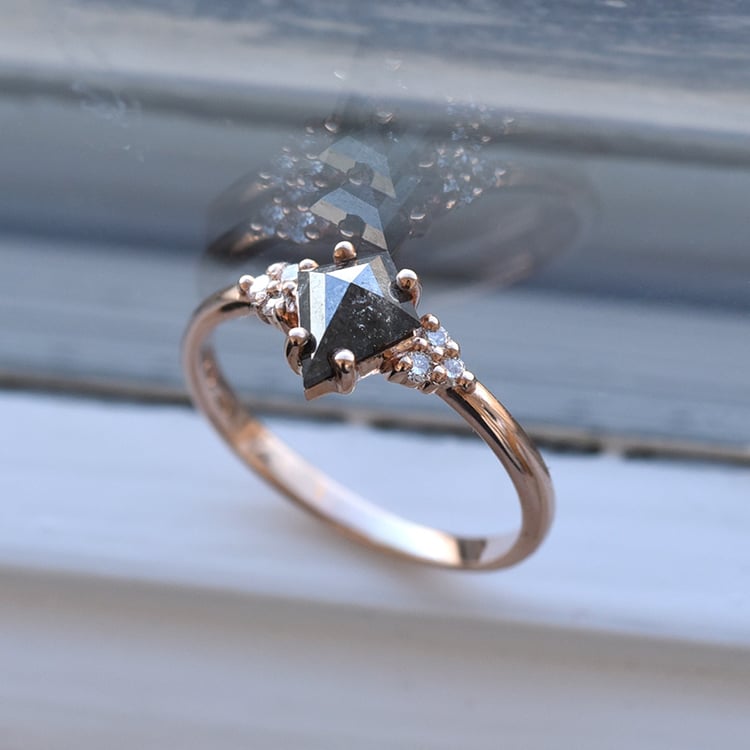 Prsteň so salt and pepper diamantom zo zlata 80952