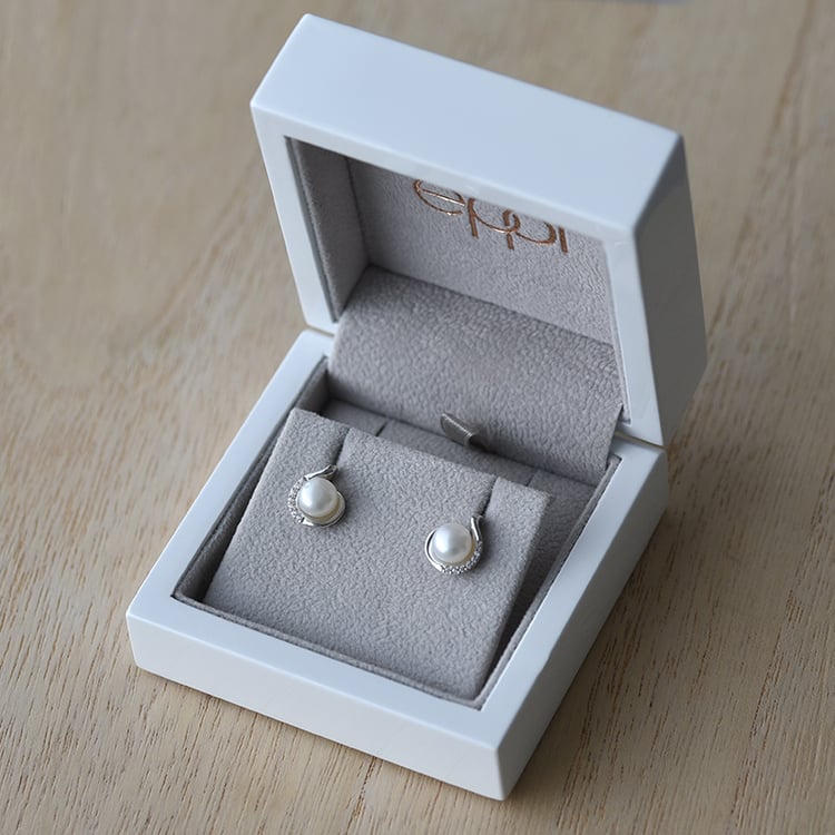 Strieborné náušnice s perlami 64083