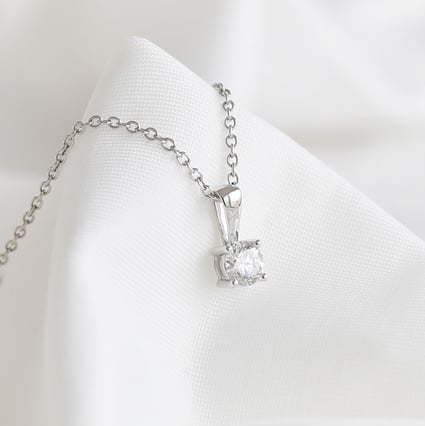 Prívesok s výberom karátovej váhy lab-grown diamantu Stacey