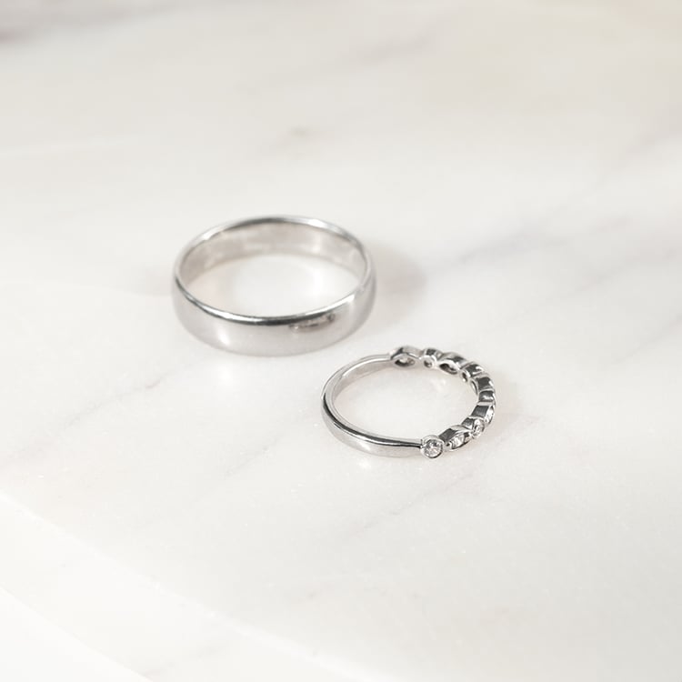 Eternity prsteň s lab-grown diamantmi a pánsky komfortný prsteň Chikita 136305