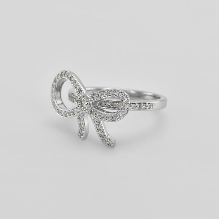 Zásnubný prsteň s mašličkou plnou diamantov 45276