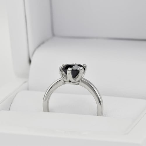 Čierny diamant v zlatom zásnubnom prsteni Greame