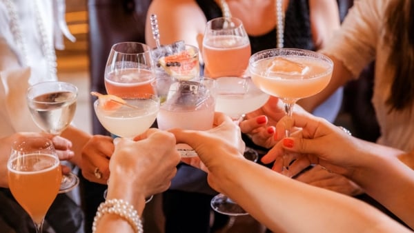 Pripravte si drink Peach Fuzz a prežite sviatky s tekutými diamantmi! 