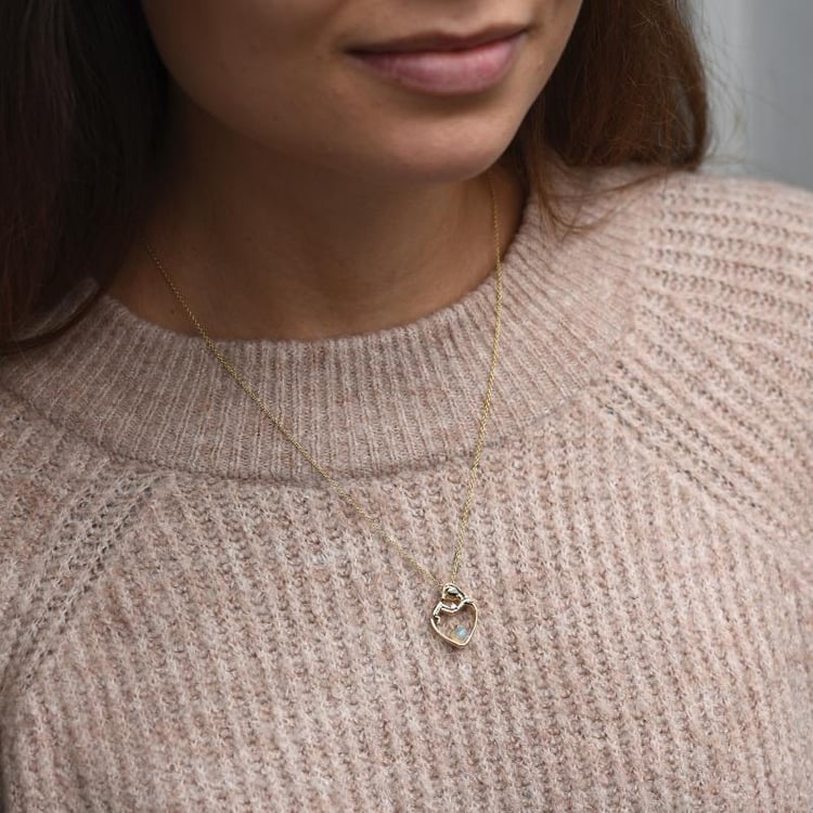 Strieborný prívesok matka a dieťa s bielym opálom a diamantom Heli 108839