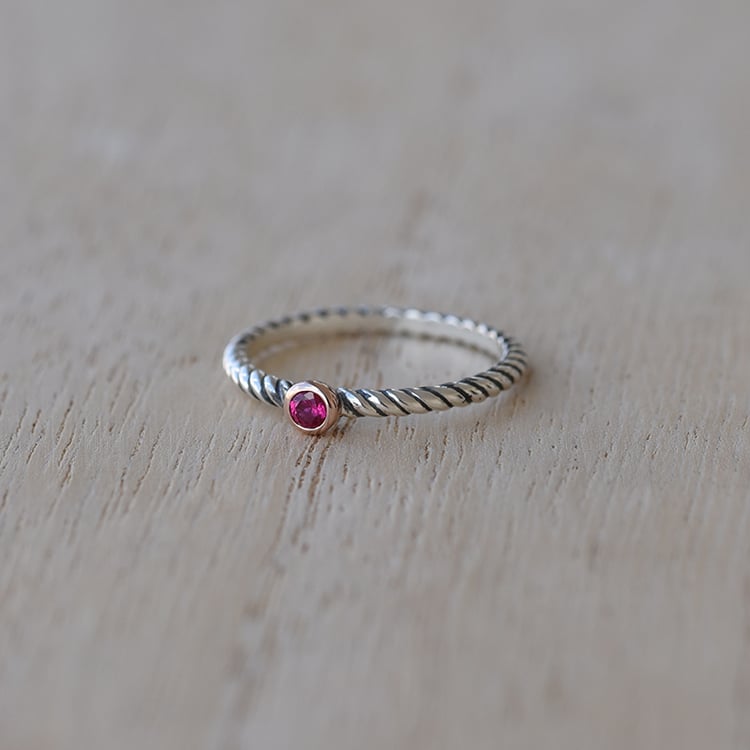 Prsteň s rubínom 65561