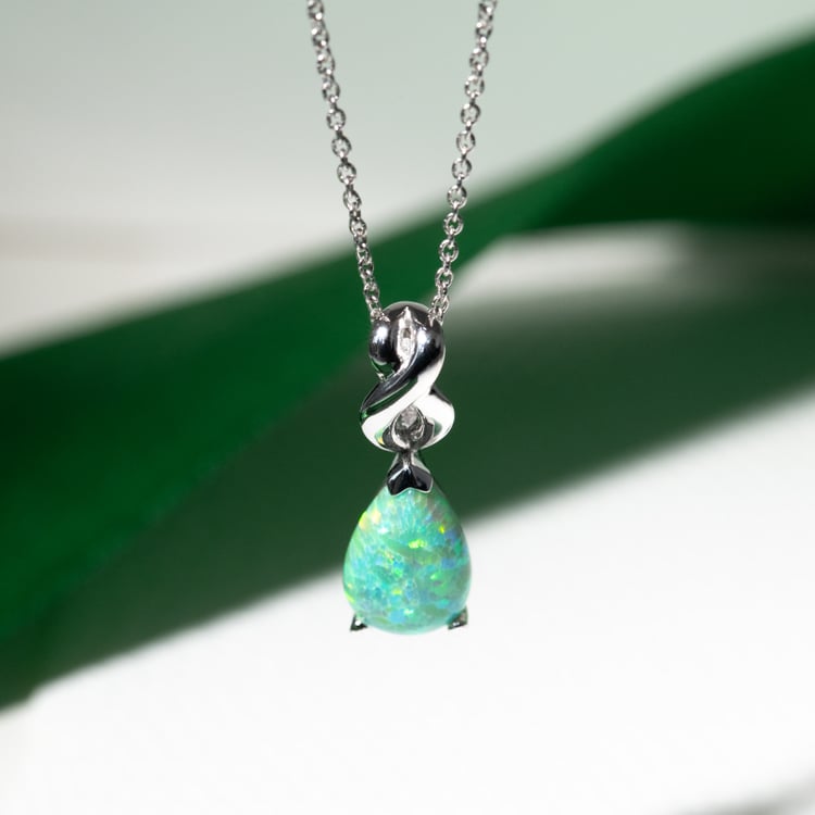 Strieborný prívesok s opálovou slzou Belinda 130479