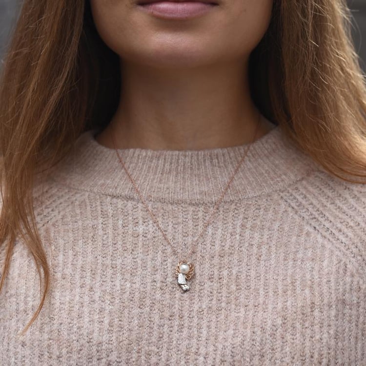 Strieborný anjel s perlou a lab-grown diamantmi Angelo 104254