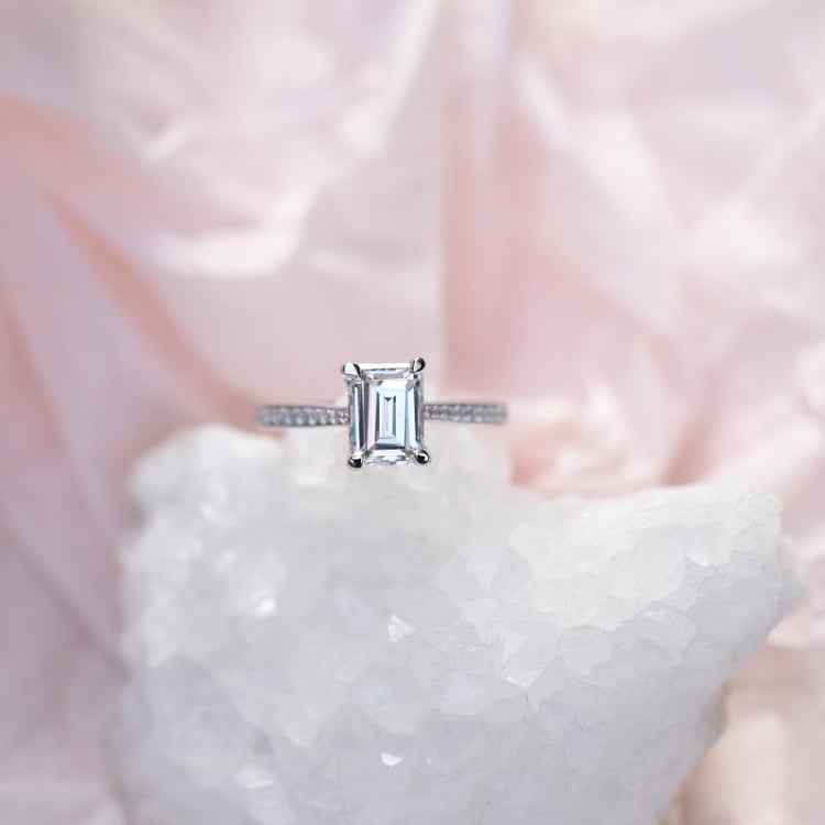 Prsteň s diamantom 49500