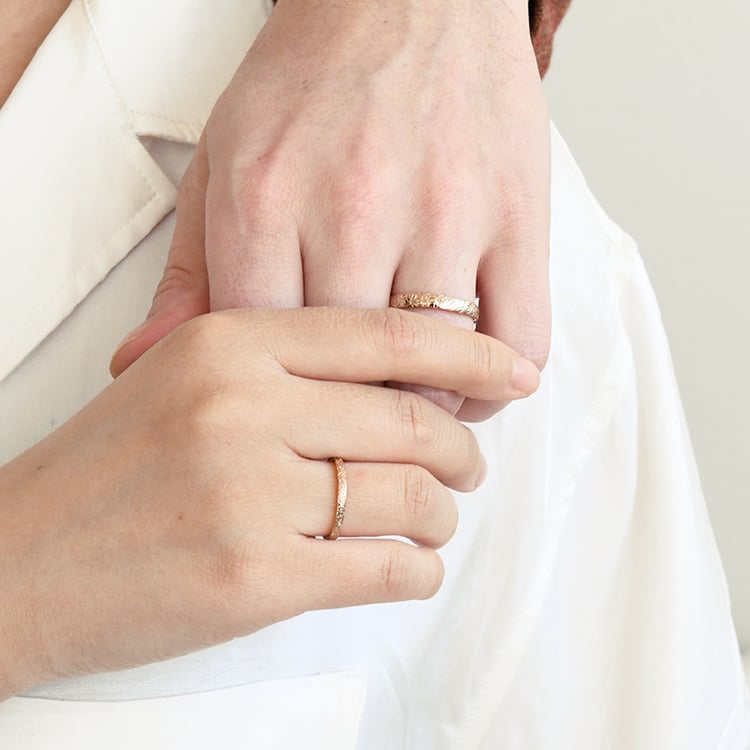 Svadobné obrúčky s ručnou rytinou kvetov Alanis 118348