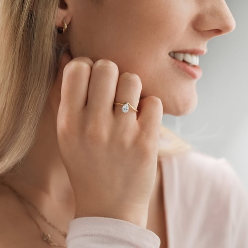 Vykrojený zásnubný prsteň s pear diamantom Ingrid