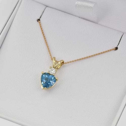 Zlatý prívesok s topásom a diamantom Demelda